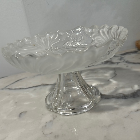 Elegant Clear Glass Pedestal Dish - Picture 2 of 4